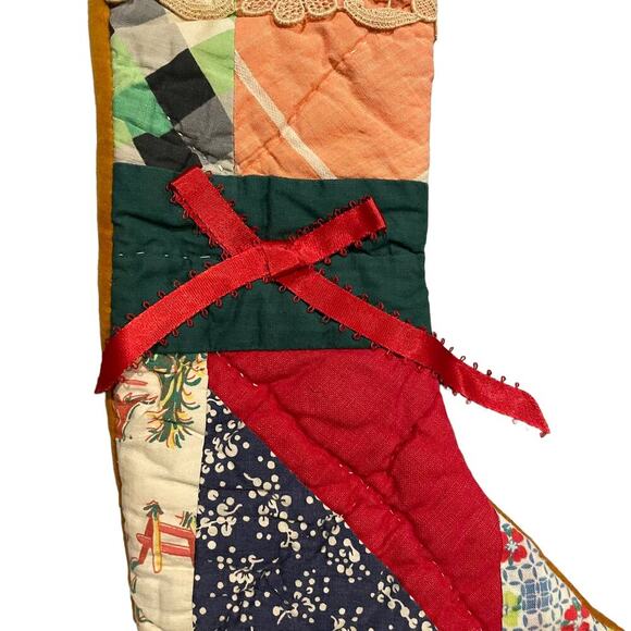 Vintage quilted small Christmas stocking lace and ribbon trim - Picture 3 of 5